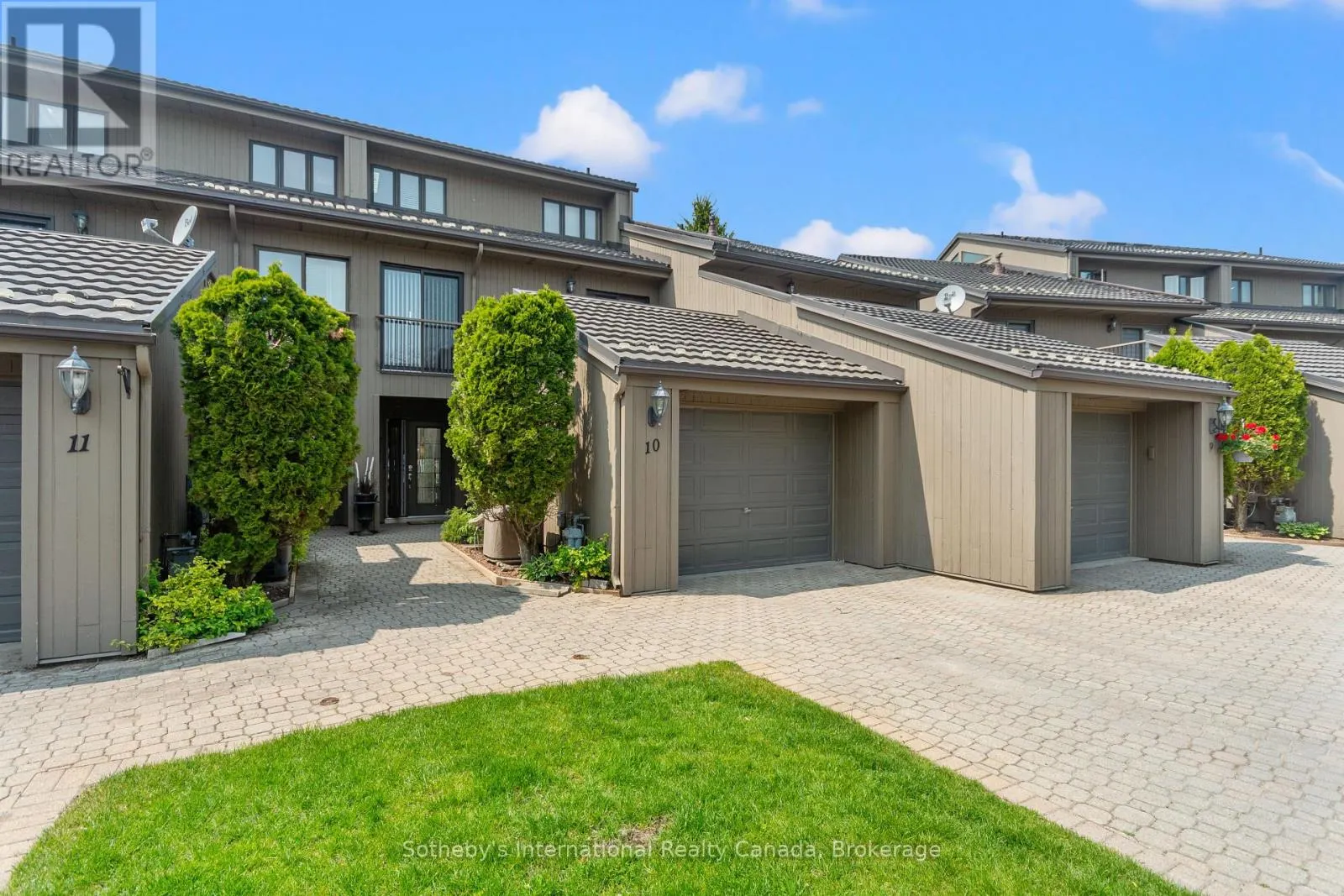 10 - 8 BECK BOULEVARD #10
