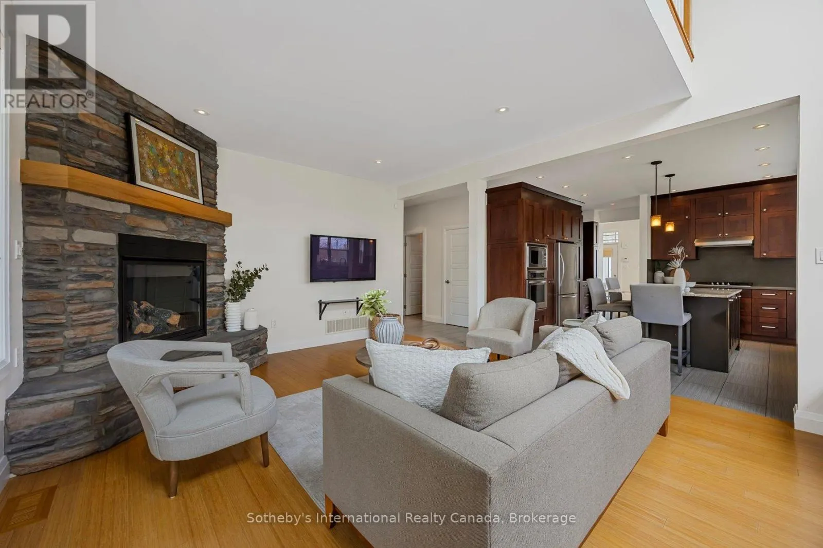 2 SWAN LANE