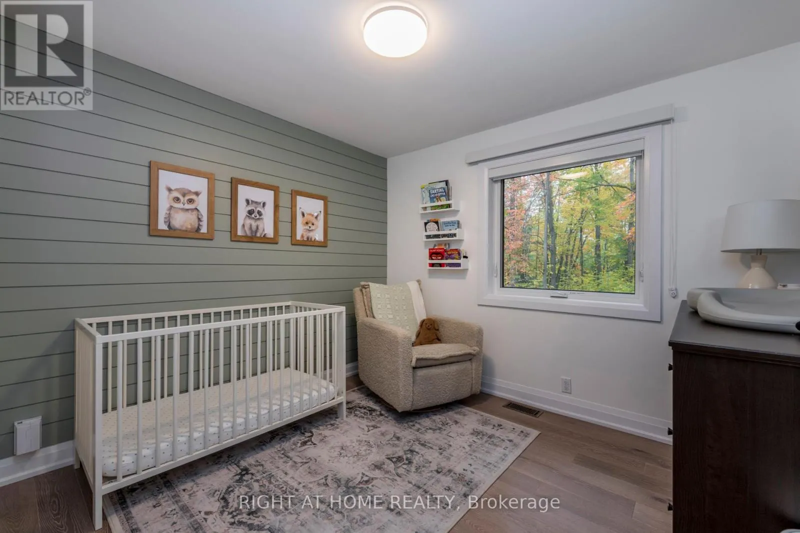 11 WOODLAND CRESCENT