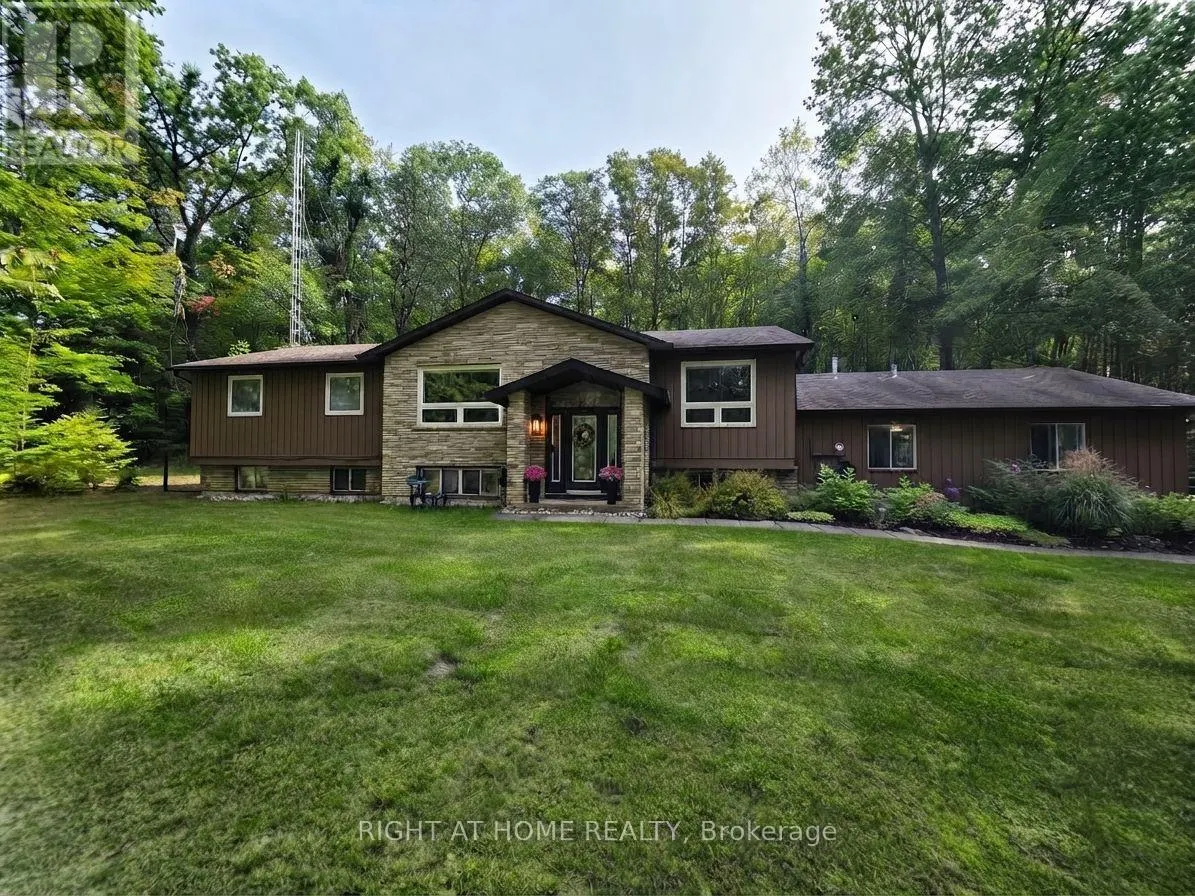 11 WOODLAND CRESCENT