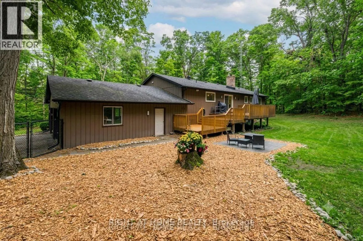 11 WOODLAND CRESCENT