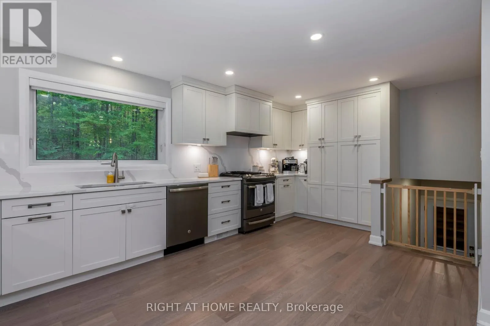 11 WOODLAND CRESCENT