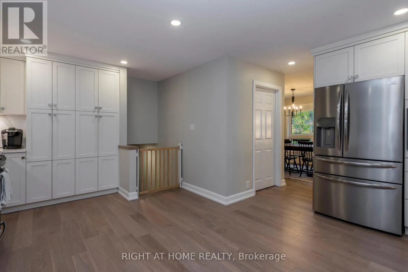 11 WOODLAND CRESCENT