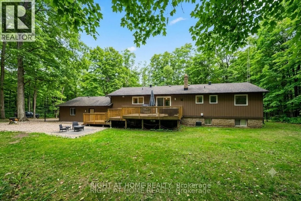 11 WOODLAND CRESCENT