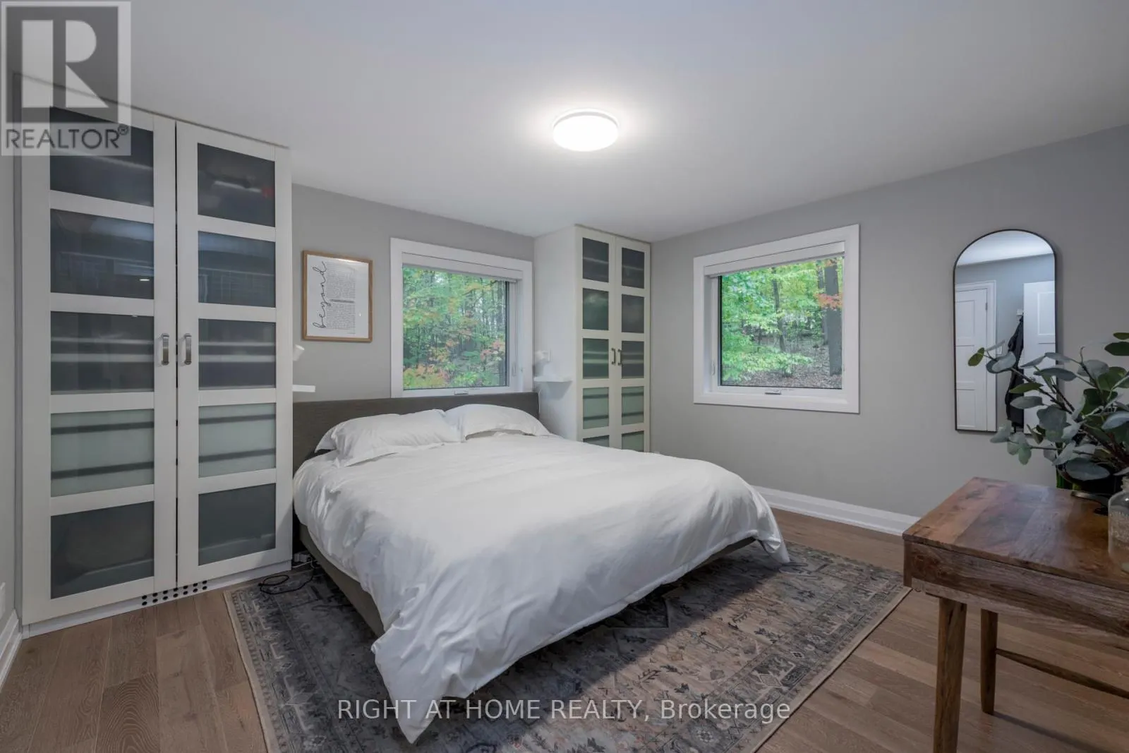 11 WOODLAND CRESCENT