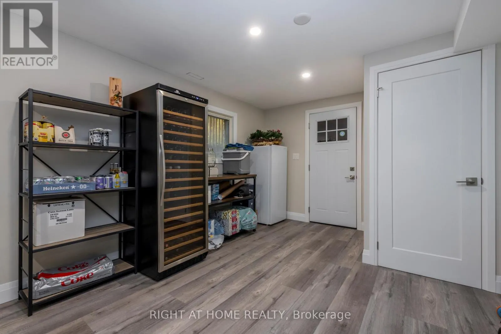 11 WOODLAND CRESCENT