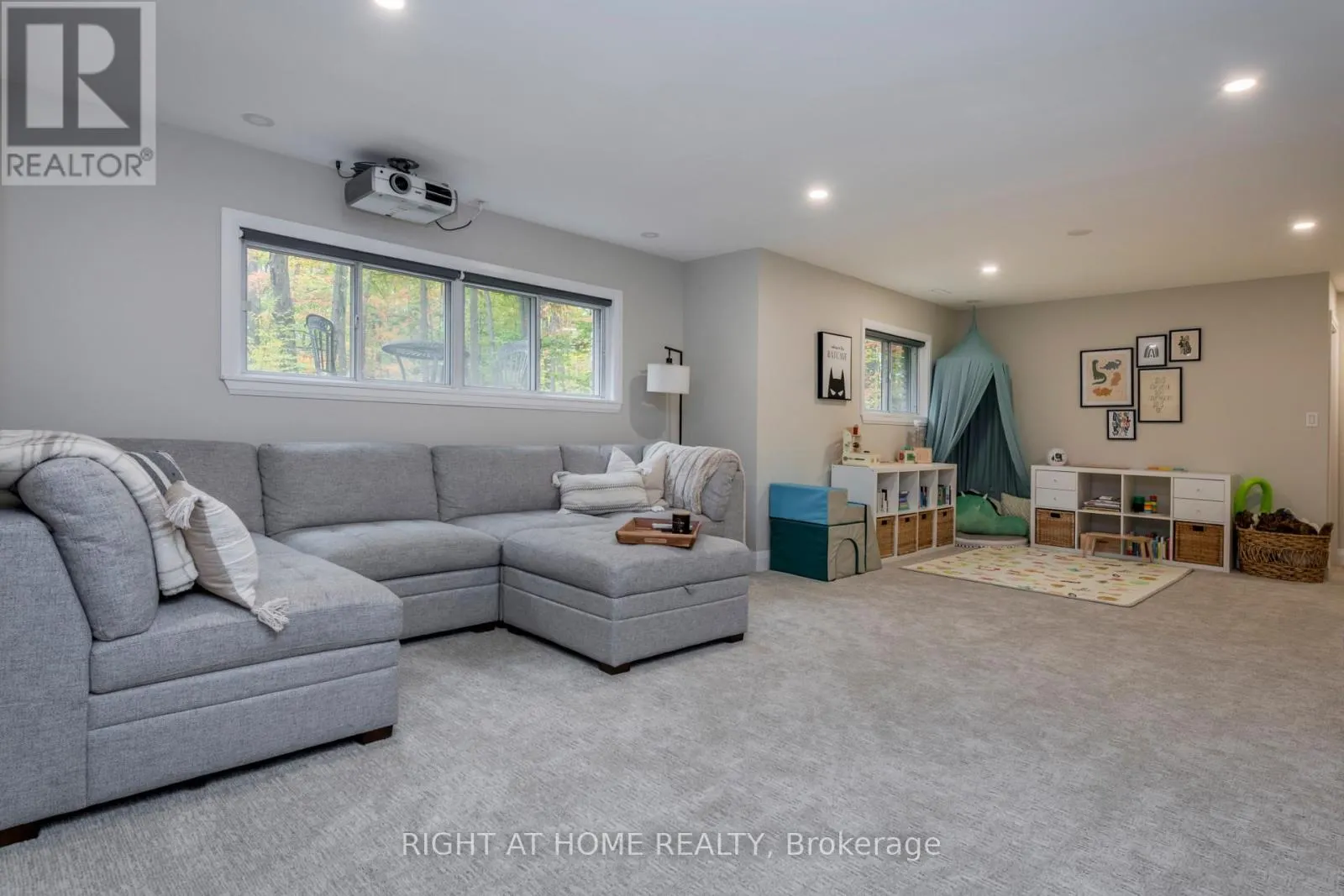 11 WOODLAND CRESCENT