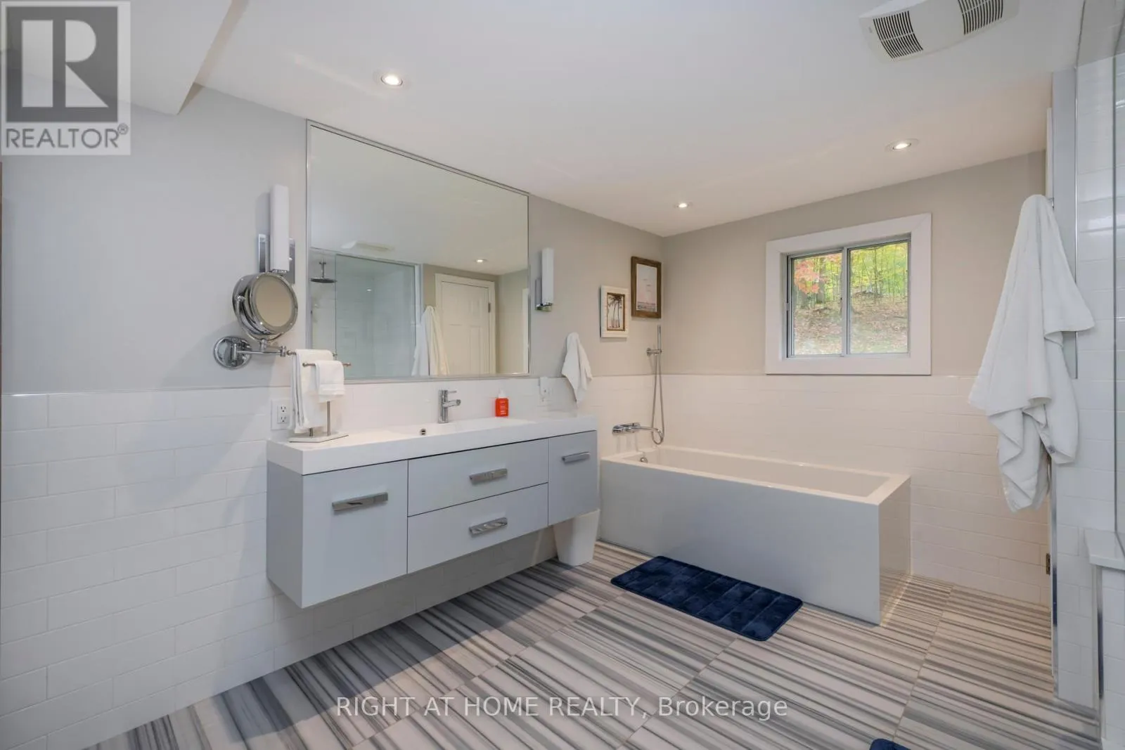 11 WOODLAND CRESCENT