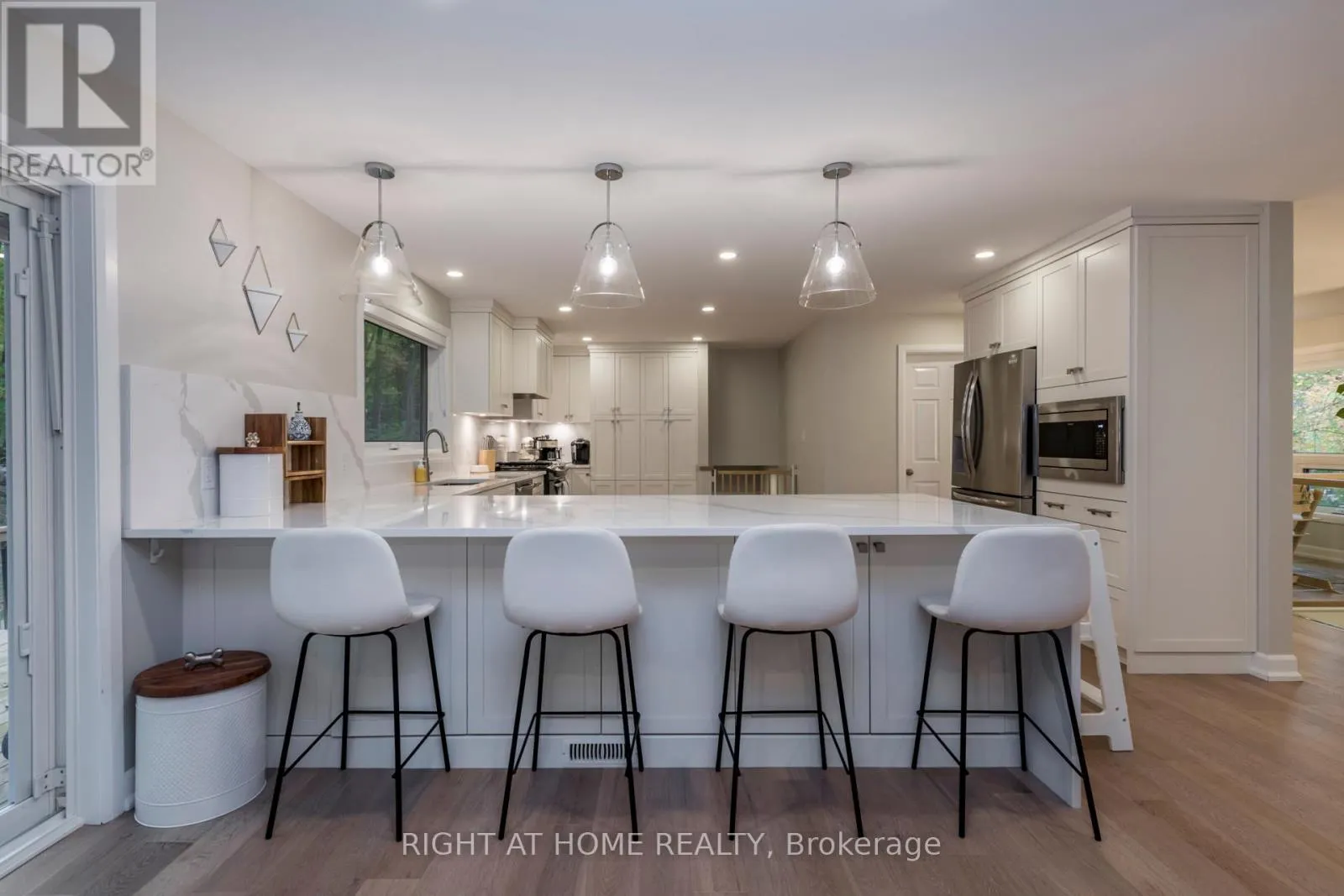 11 WOODLAND CRESCENT