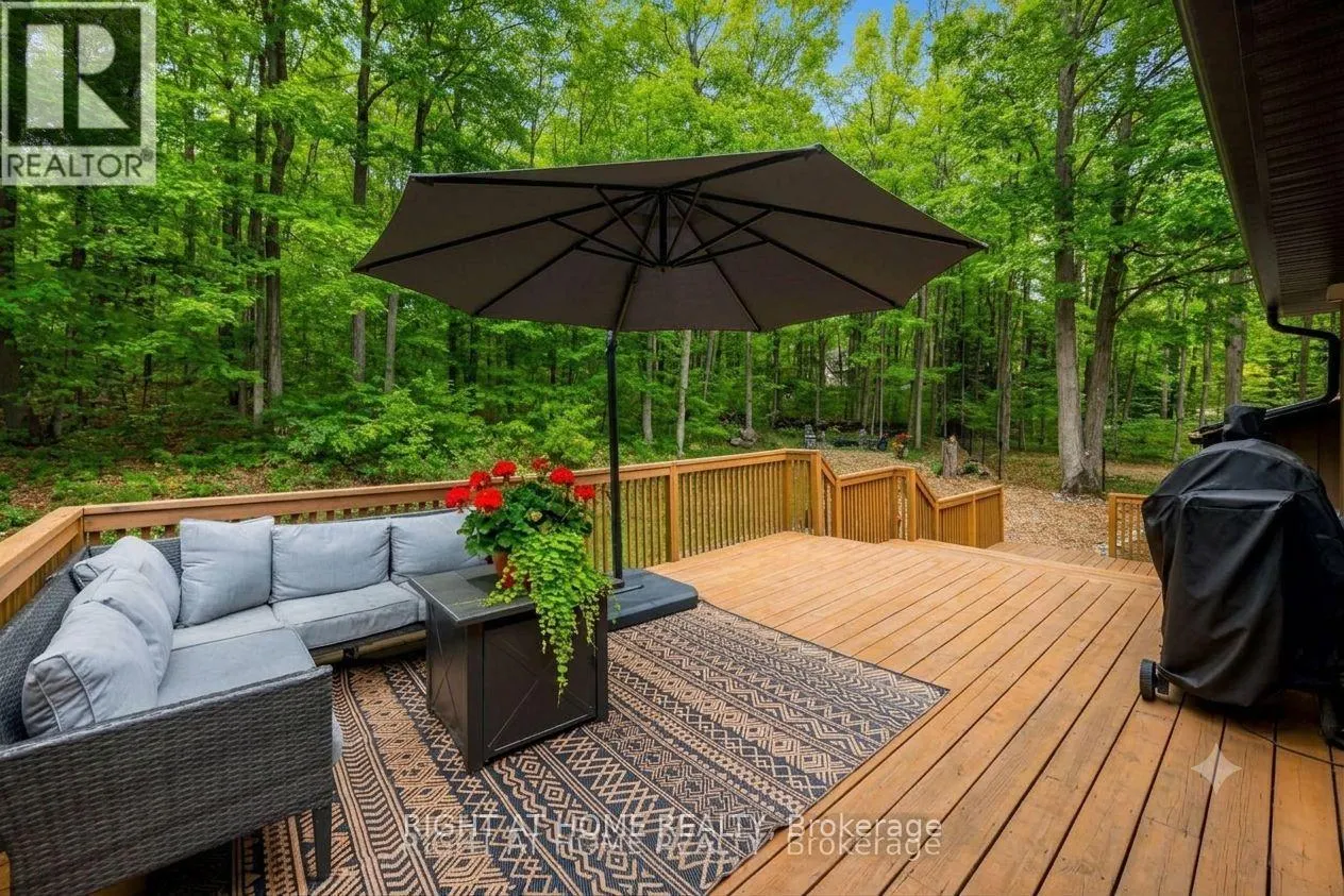 11 WOODLAND CRESCENT