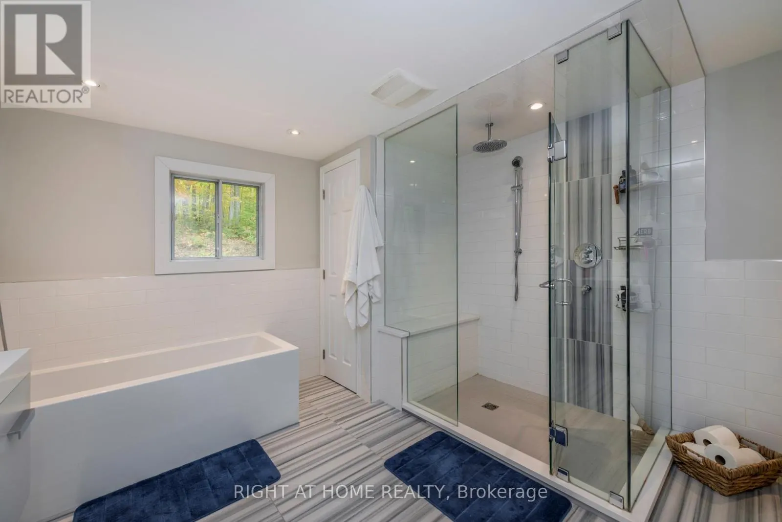 11 WOODLAND CRESCENT