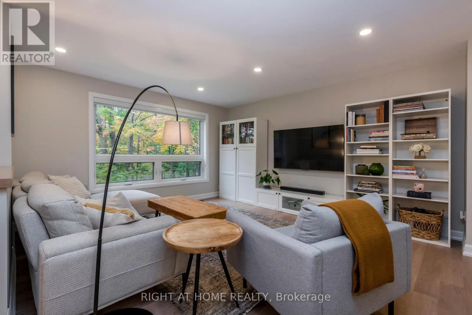 11 WOODLAND CRESCENT