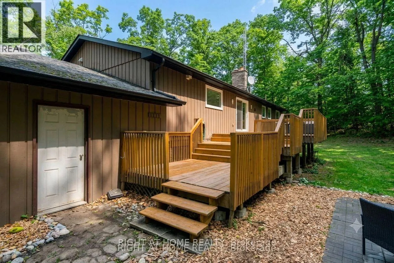 11 WOODLAND CRESCENT
