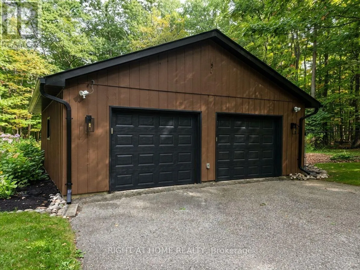11 WOODLAND CRESCENT