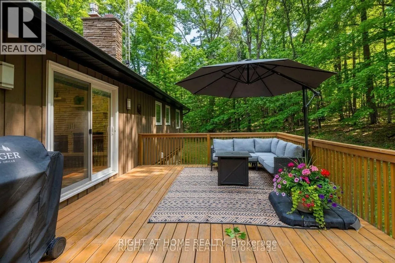 11 WOODLAND CRESCENT