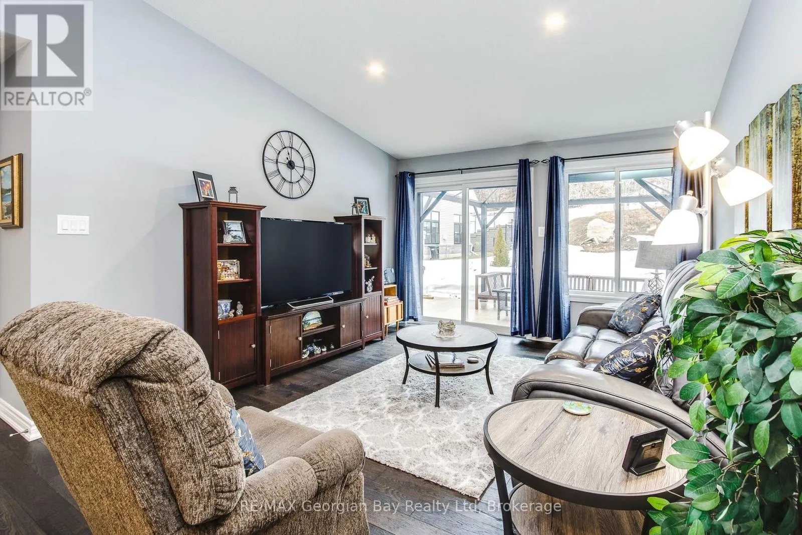 39 CHAMBERLAIN CRESCENT