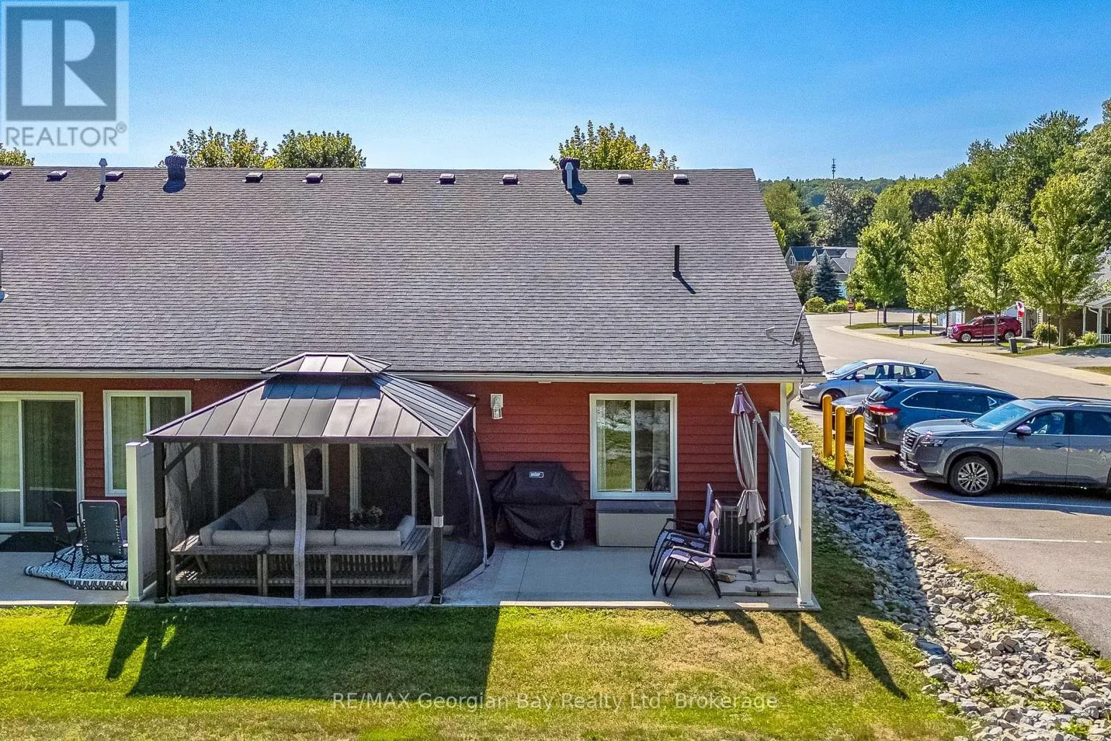 39 CHAMBERLAIN CRESCENT