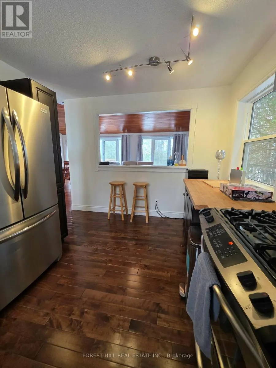 859 LAKESHORE ROAD E