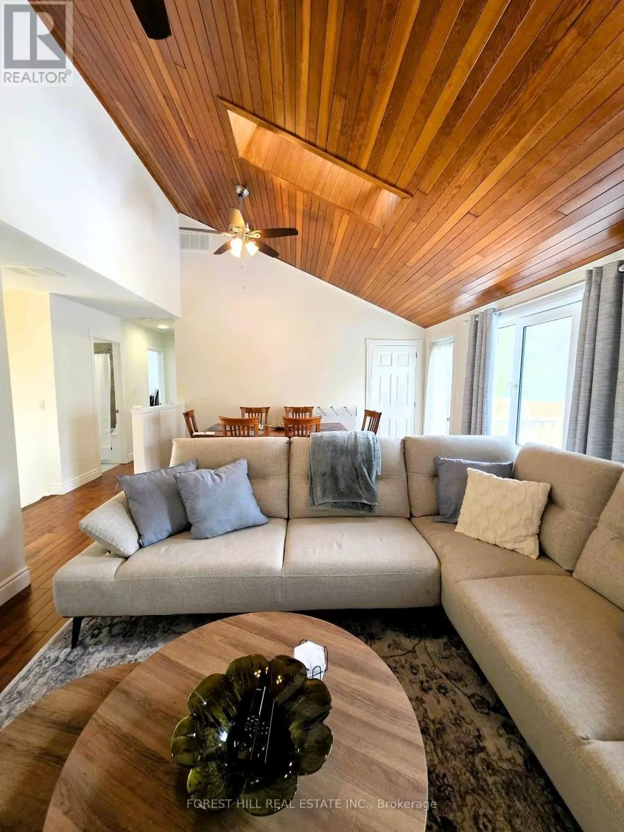 859 LAKESHORE ROAD E