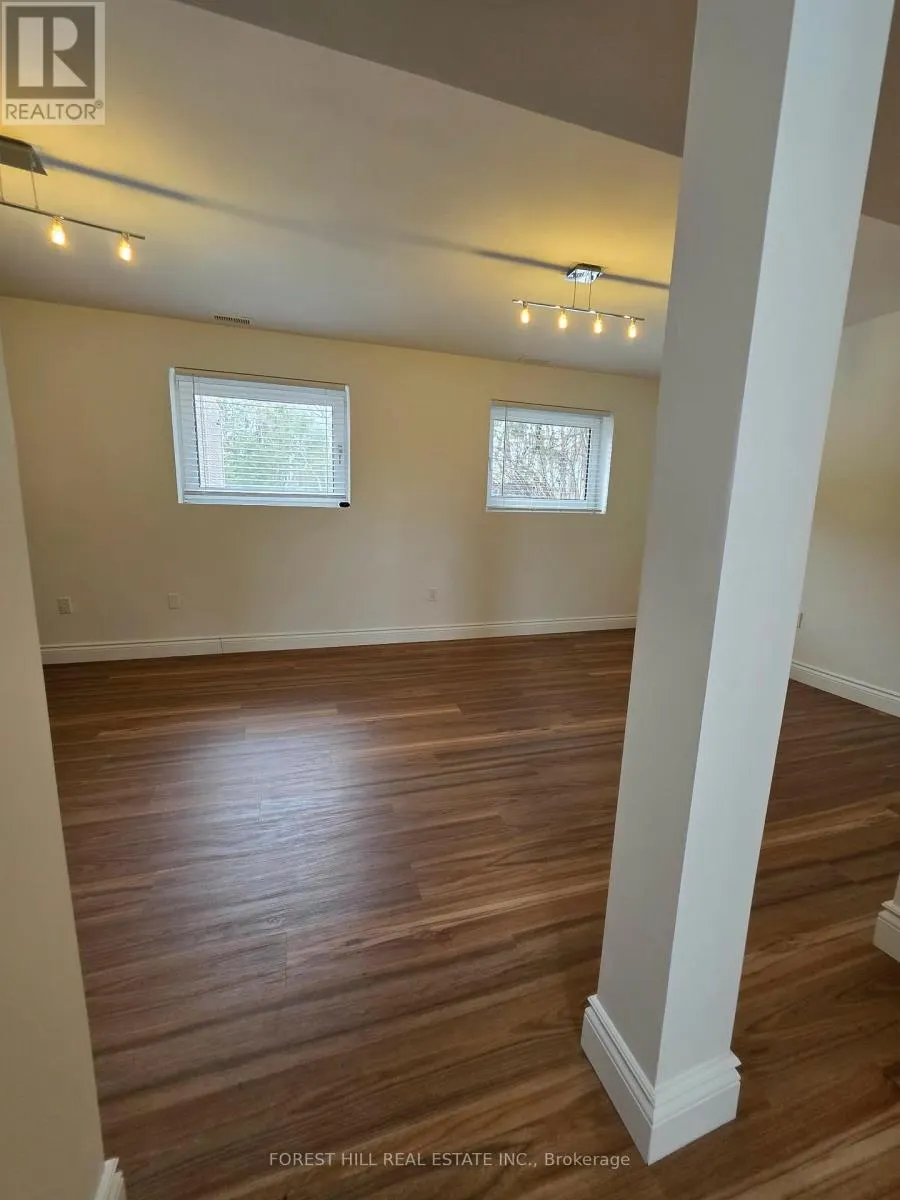 859 LAKESHORE ROAD E