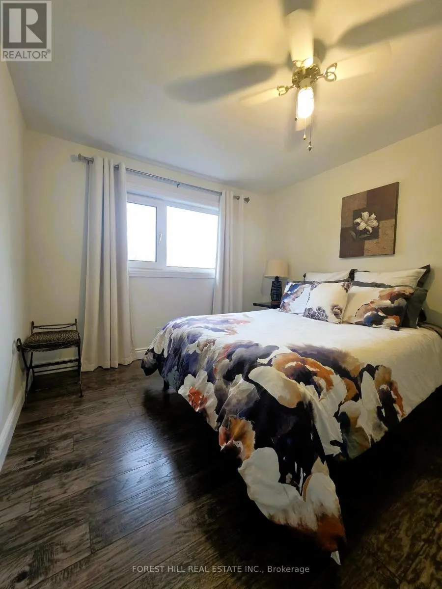 859 LAKESHORE ROAD E