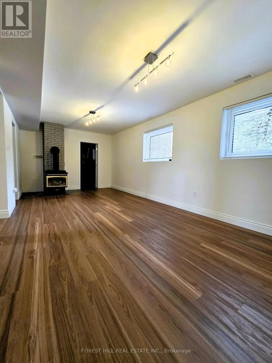859 LAKESHORE ROAD E