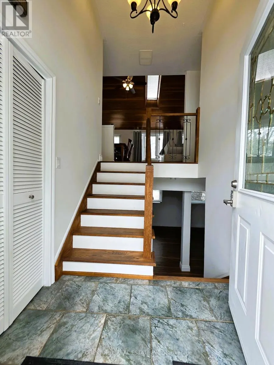859 LAKESHORE ROAD E