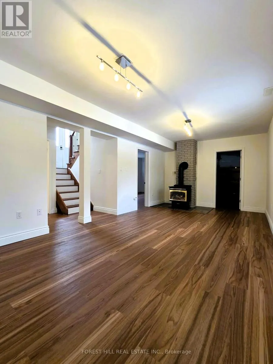 859 LAKESHORE ROAD E