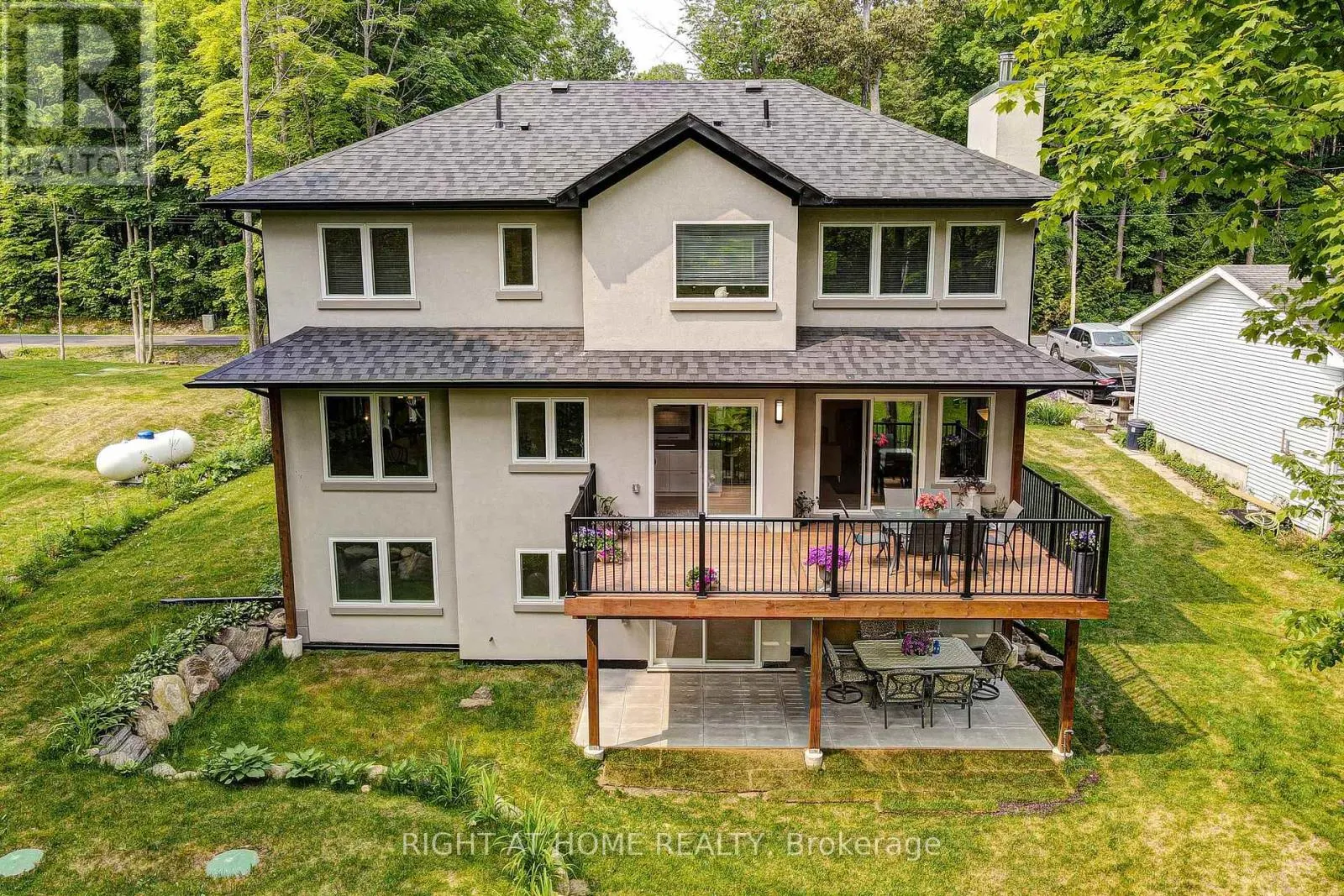 77 POLISH AVENUE