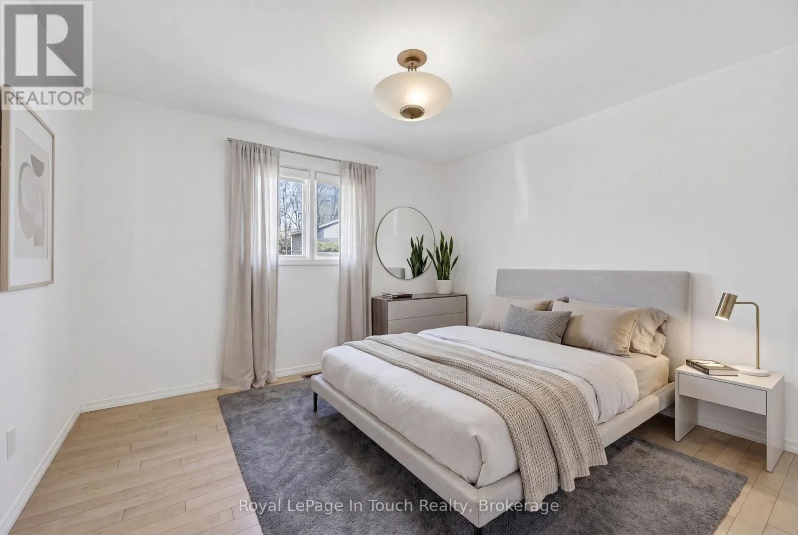 32 TINY BEACHES ROAD S