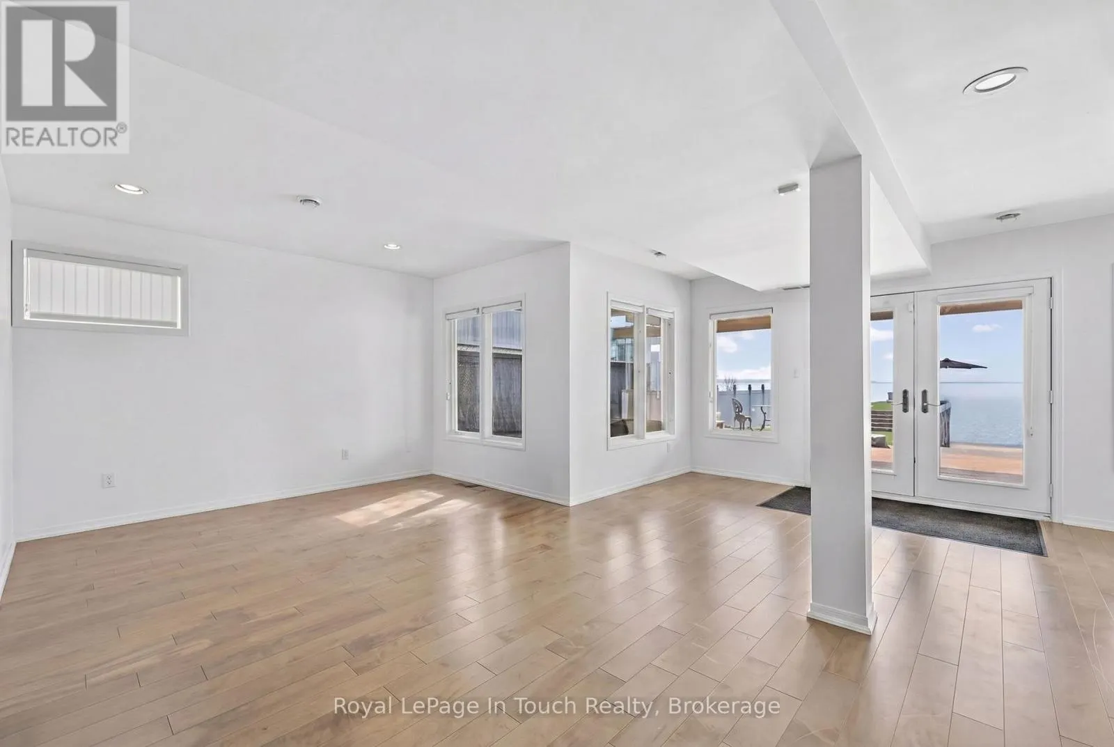 32 TINY BEACHES ROAD S