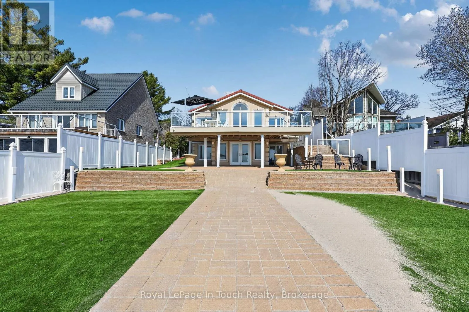 32 TINY BEACHES ROAD S