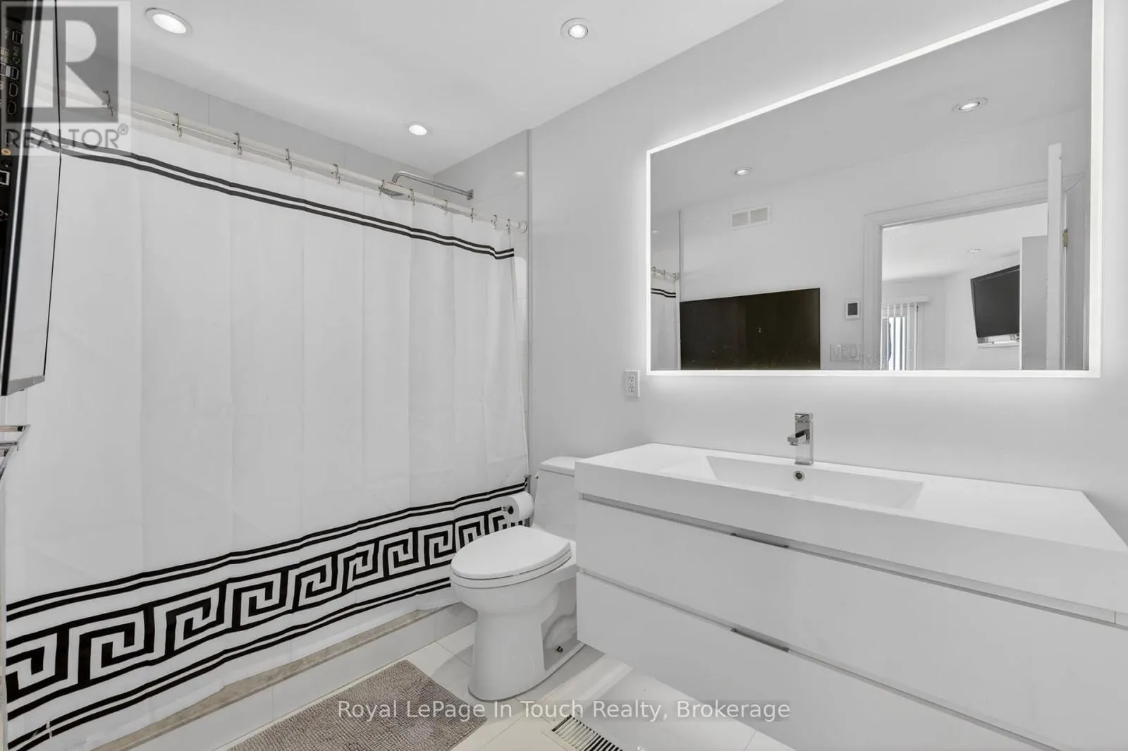 32 TINY BEACHES ROAD S