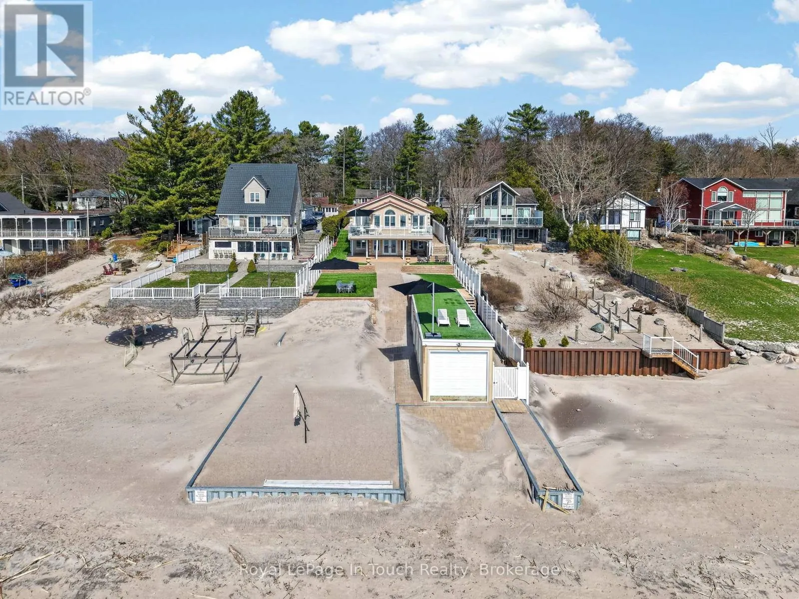 32 TINY BEACHES ROAD S