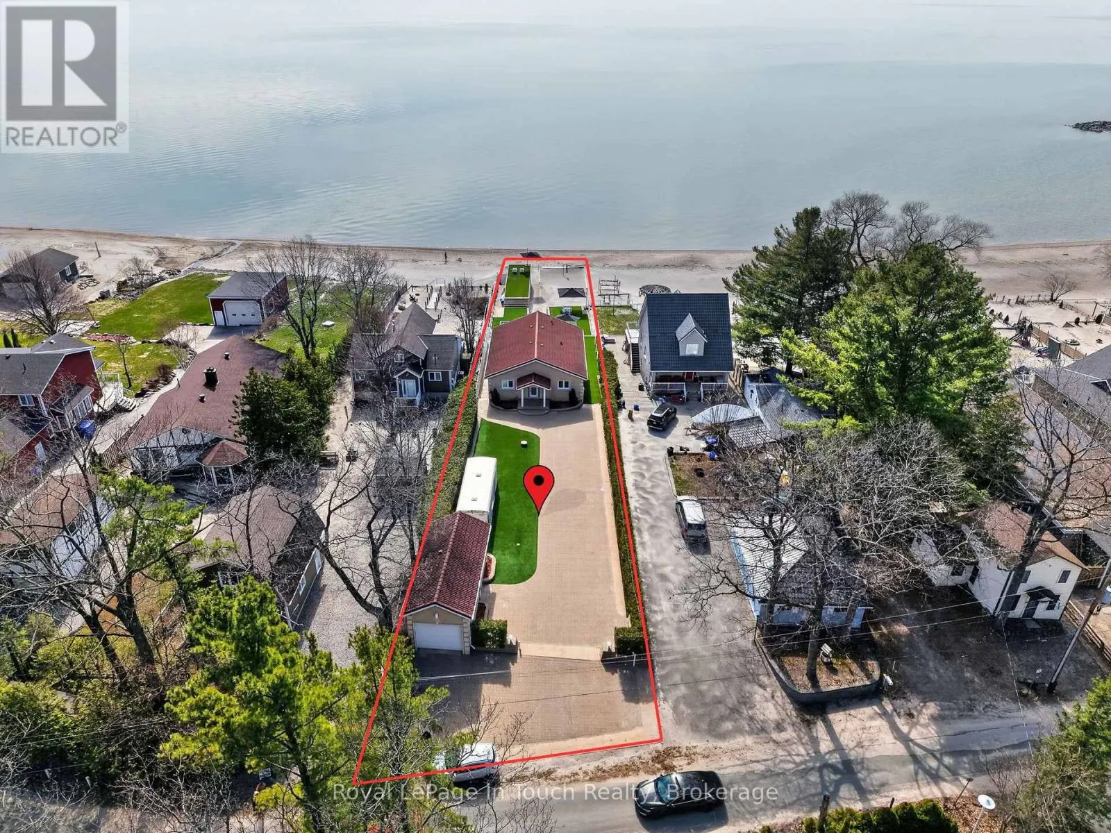 32 TINY BEACHES ROAD S