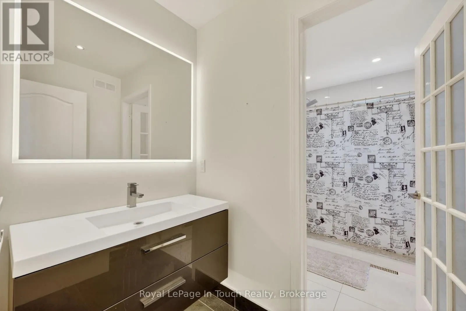 32 TINY BEACHES ROAD S