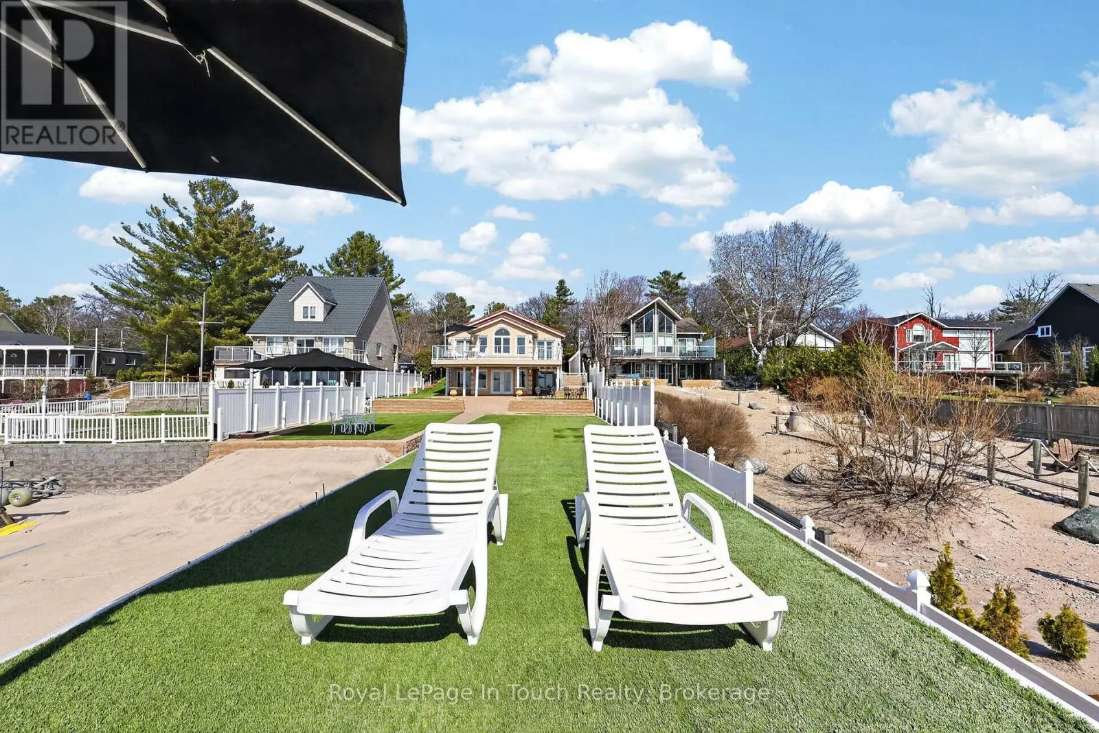 32 TINY BEACHES ROAD S