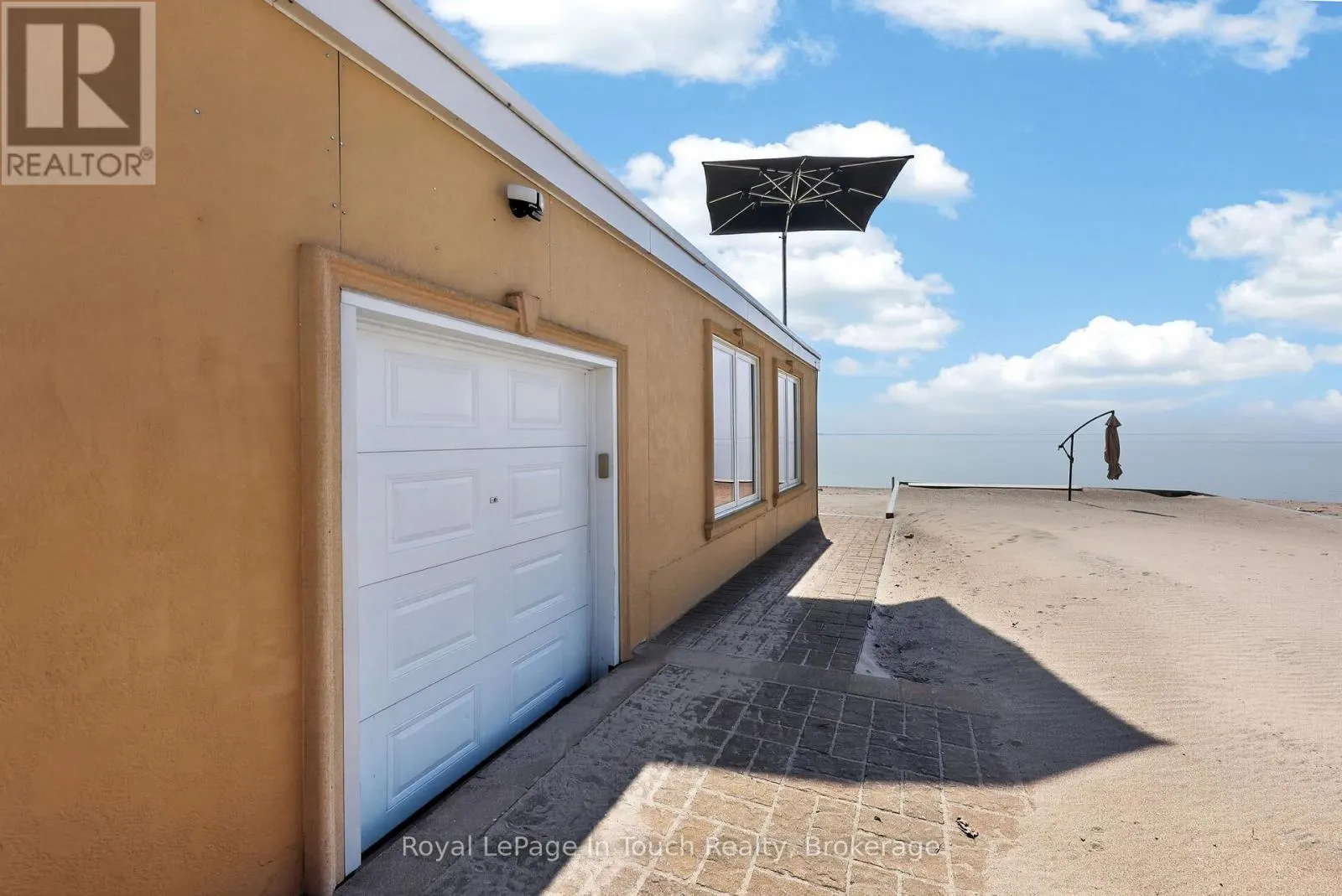 32 TINY BEACHES ROAD S