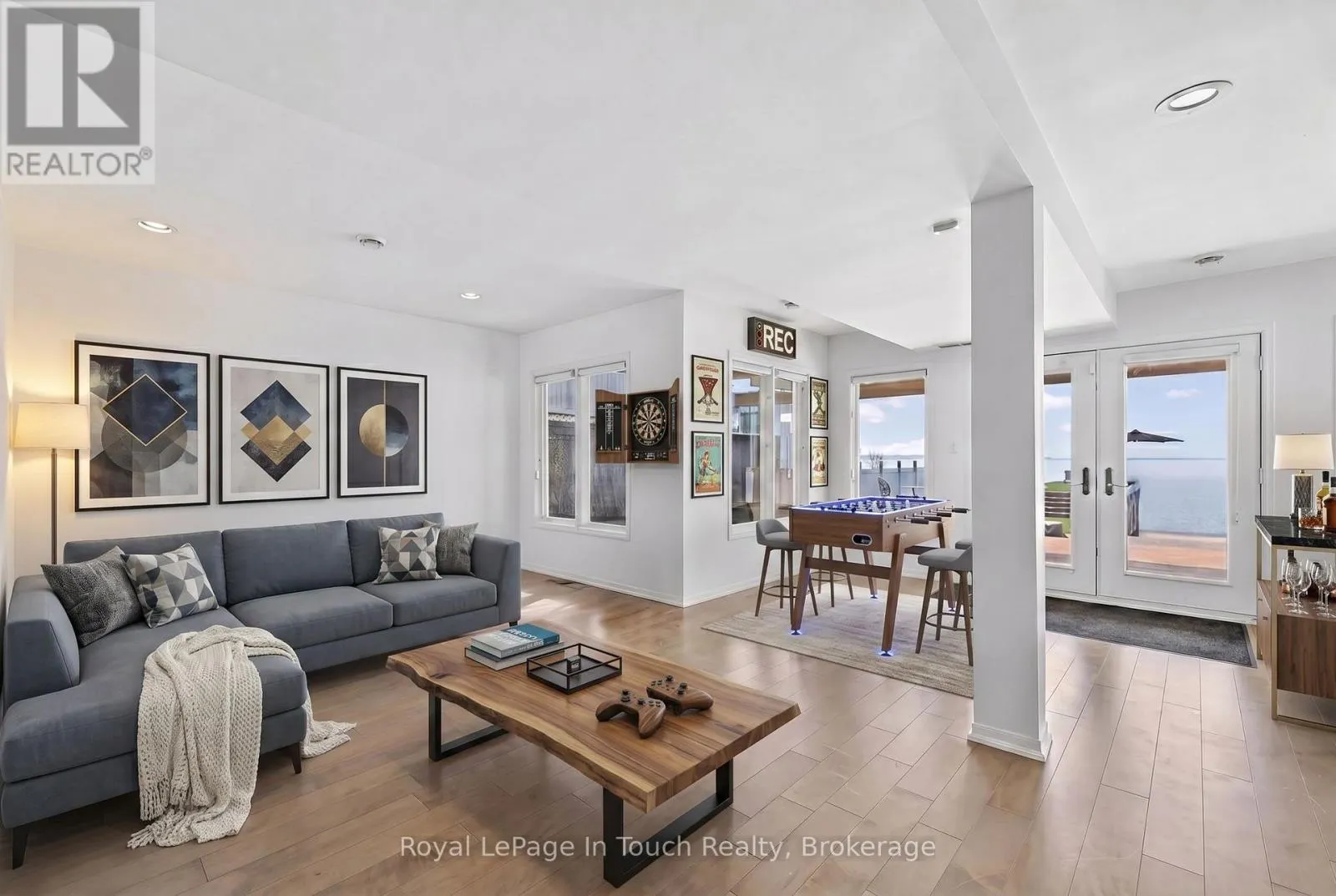 32 TINY BEACHES ROAD S