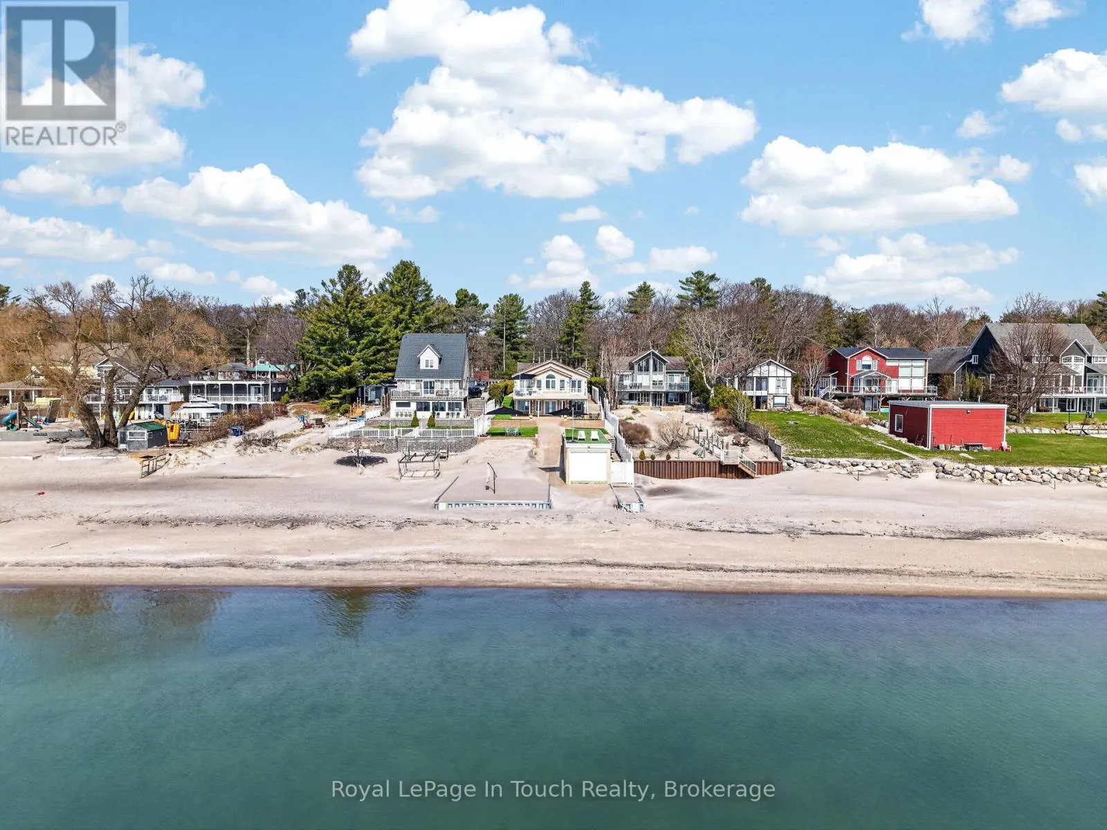 32 TINY BEACHES ROAD S