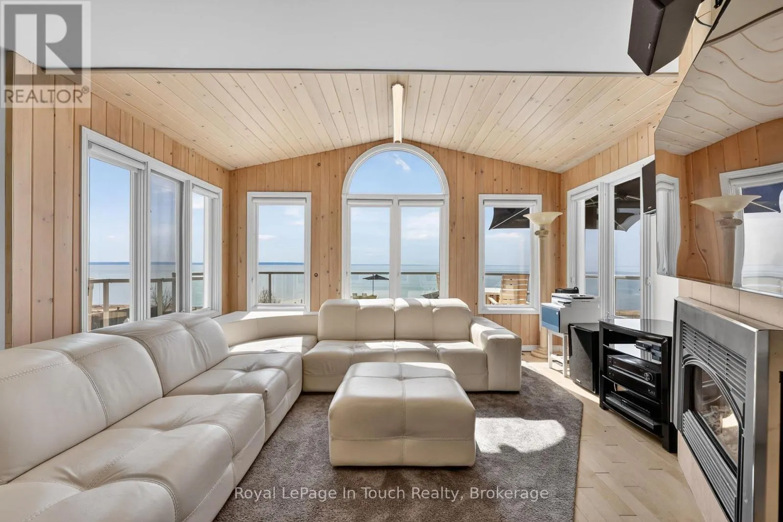 32 TINY BEACHES ROAD S