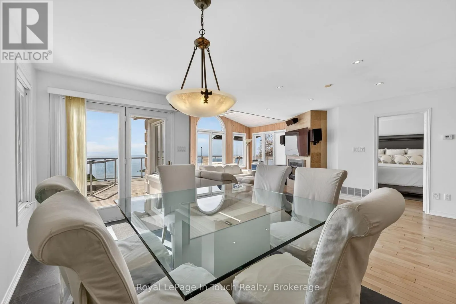 32 TINY BEACHES ROAD S