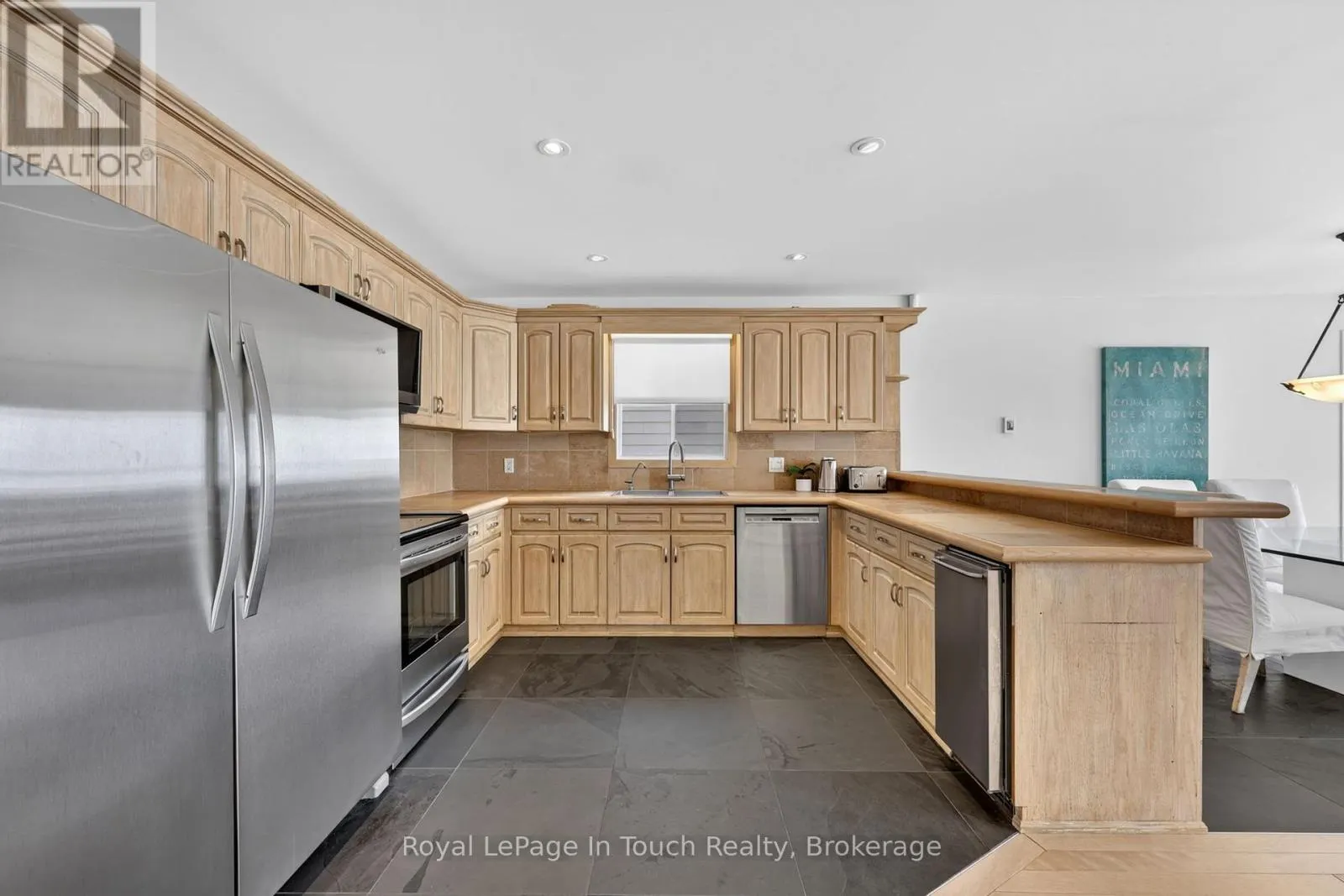 32 TINY BEACHES ROAD S