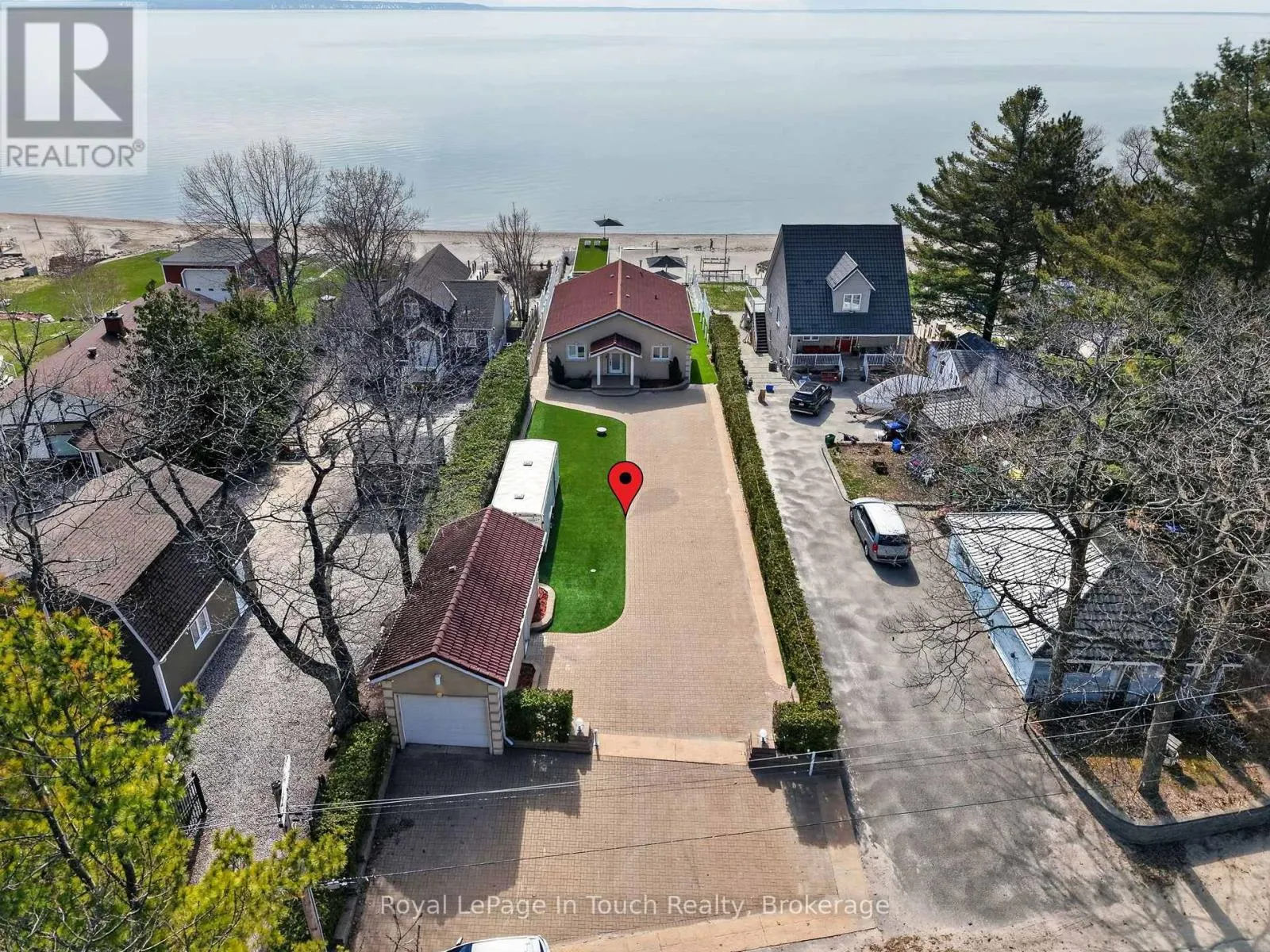 32 TINY BEACHES ROAD S