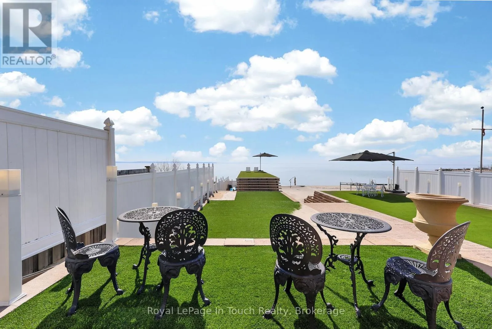 32 TINY BEACHES ROAD S