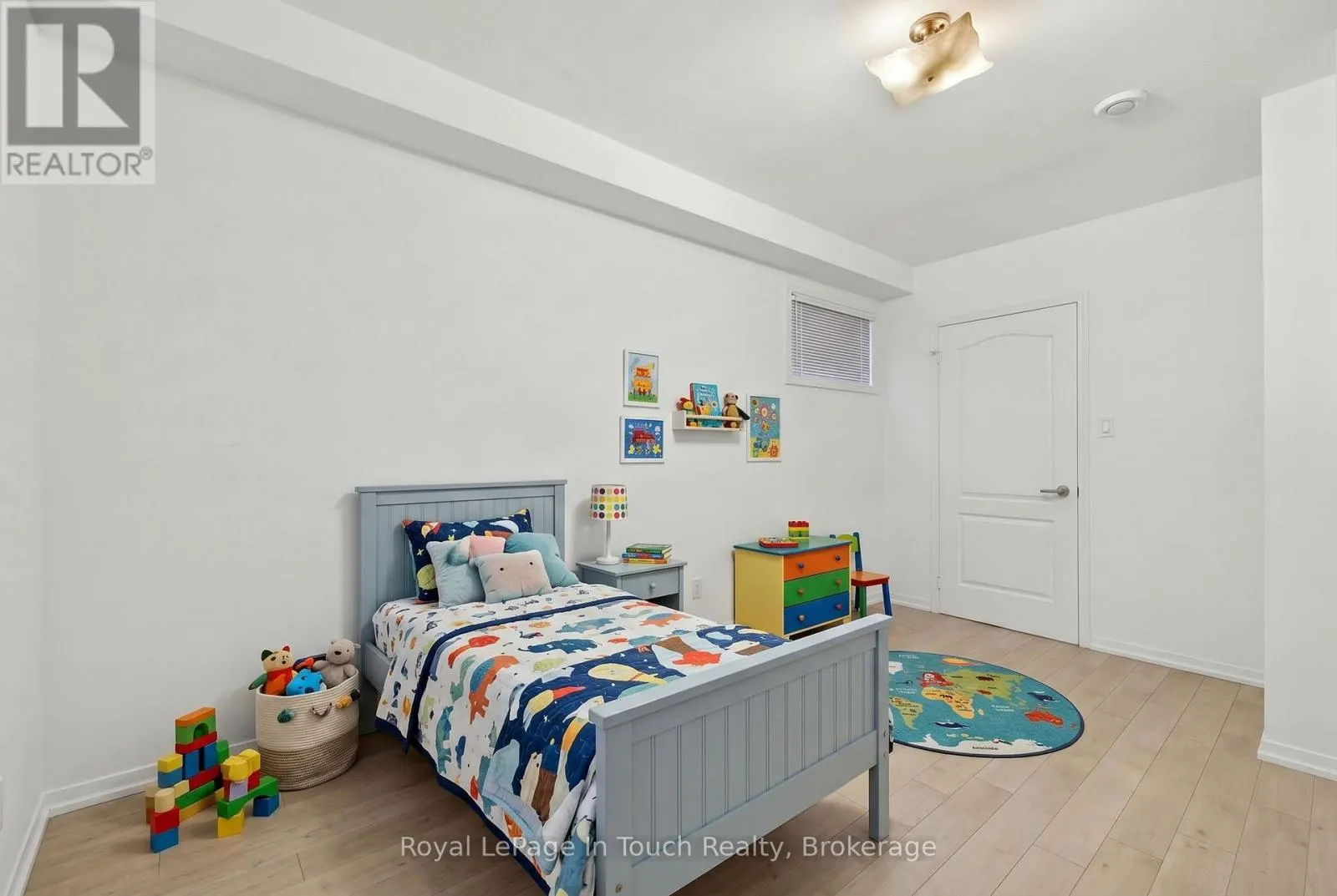 32 TINY BEACHES ROAD S
