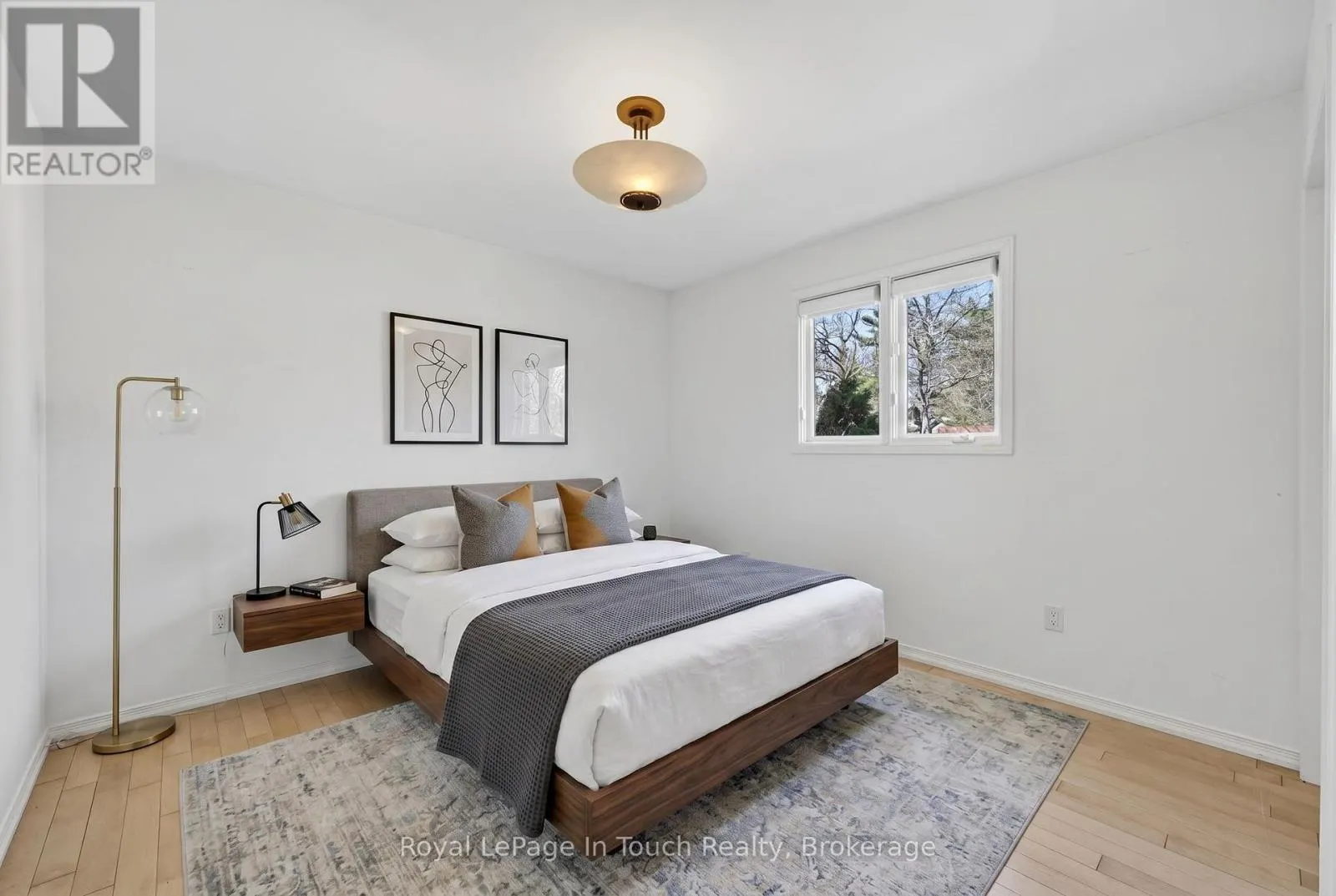 32 TINY BEACHES ROAD S
