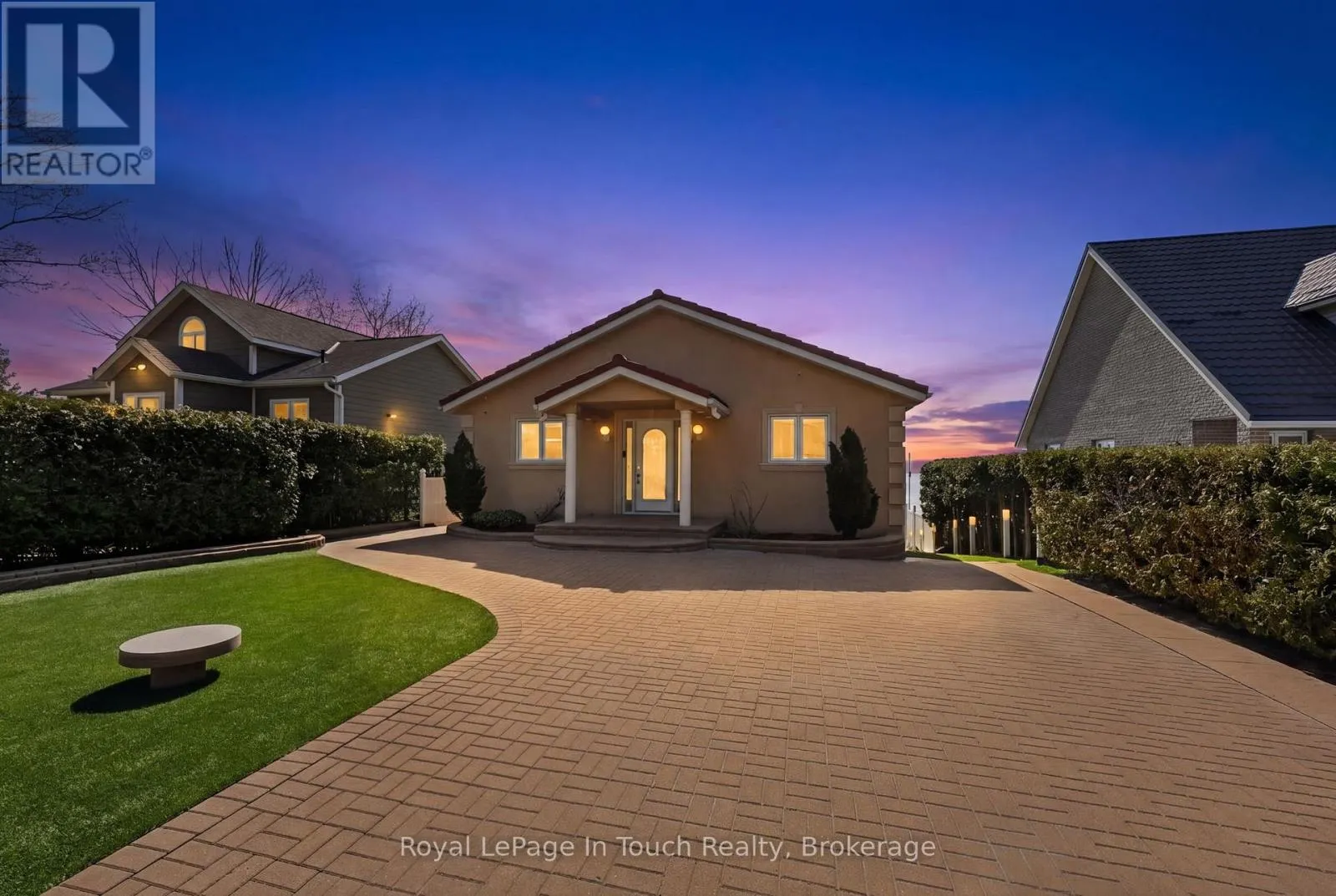 32 TINY BEACHES ROAD S