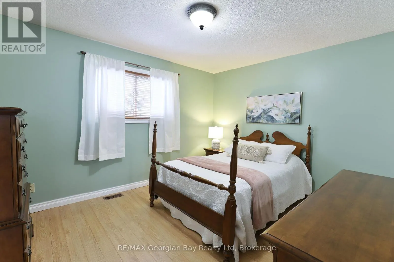 32 BONAVENTURE PLACE