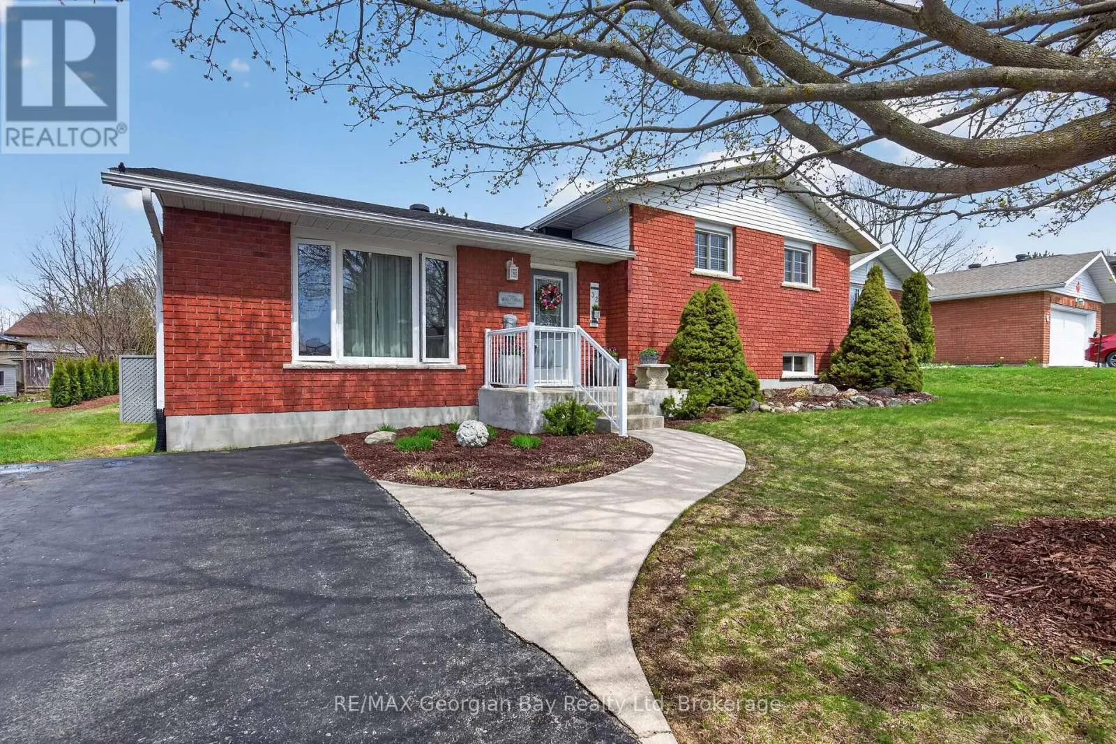 32 BONAVENTURE PLACE